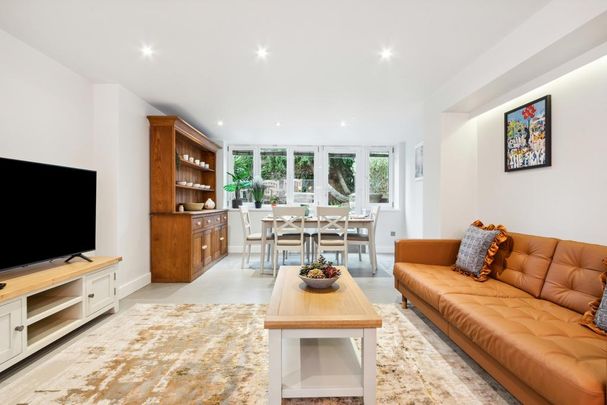 4 bedroom end of terrace house to rent - Photo 1