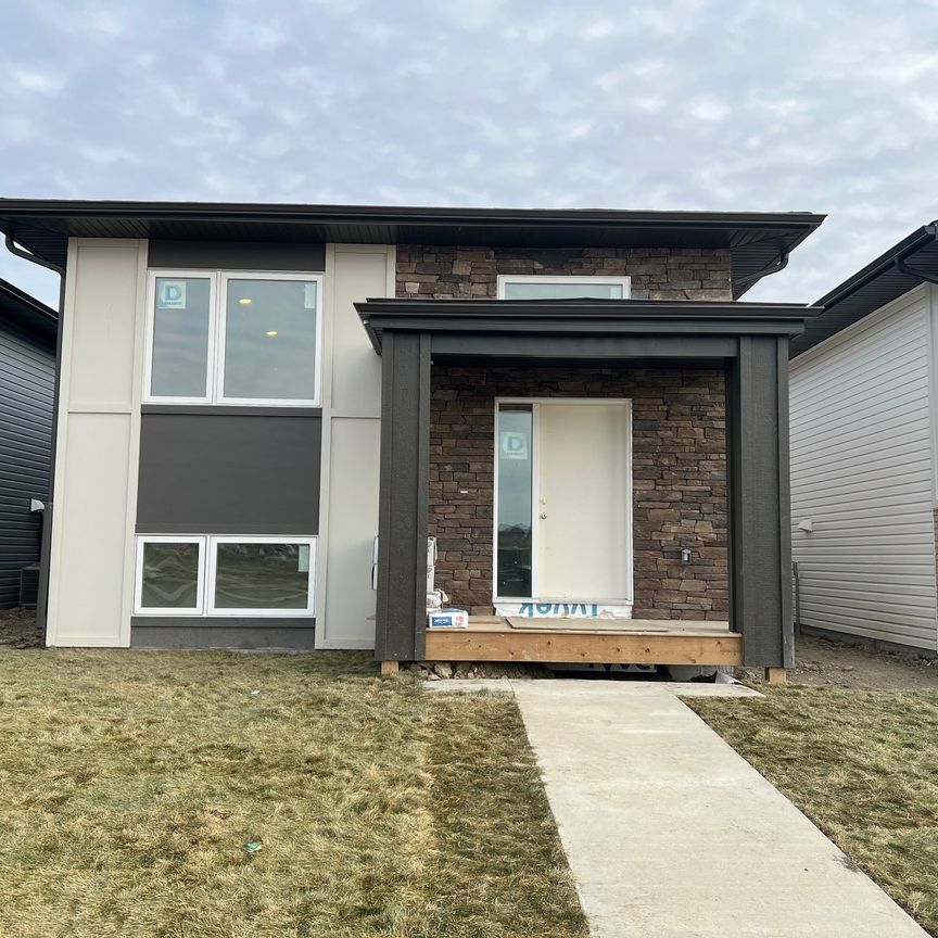 Brand New 3-Bedroom 2 Full Bathroom Aspen Ridge-Saskatoon First Month 1/2 Price - Photo 1