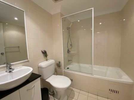 Ultra Convenient Two Bedroom Apartment With Secured Parking - Hurstville - Photo 5