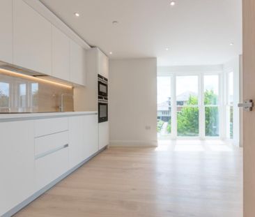 King Georges Walk, Esher, Surrey, KT10 - Photo 2