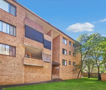 RENOVATED 2 BEDROOM UNIT WITH SPLIT AIR CONDITIONER - Photo 1