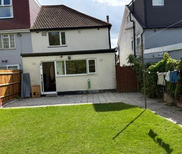 3 bedroom semi-detached house to rent - Photo 4