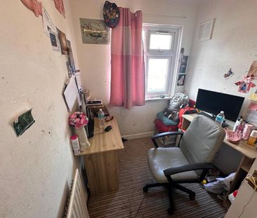 3 bedroom semi-detached house to rent - Photo 6