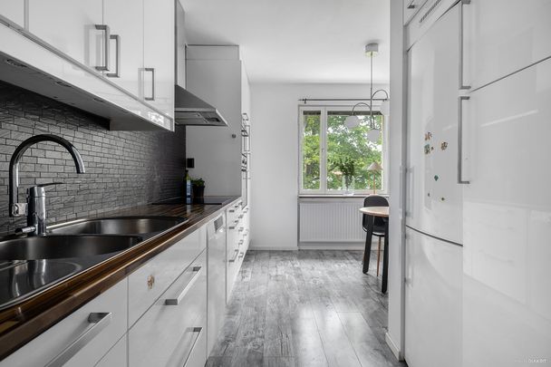 Särstavägen, Knivsta - Photo 1