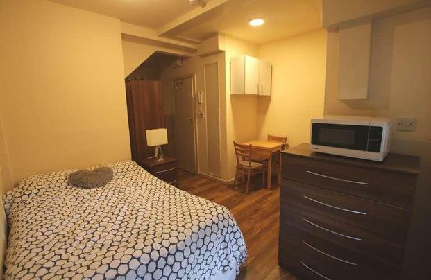 Chatsworth Road, London, NW2 - Photo 1