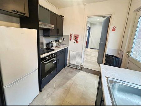 1 bedroom in a house share to rent - Photo 4
