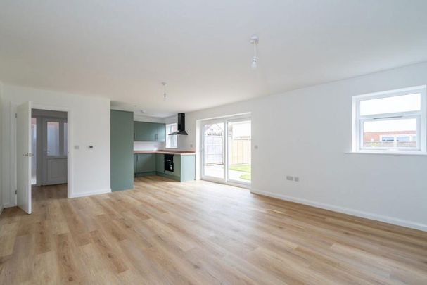 2 bedroom bungalow to rent - Photo 1