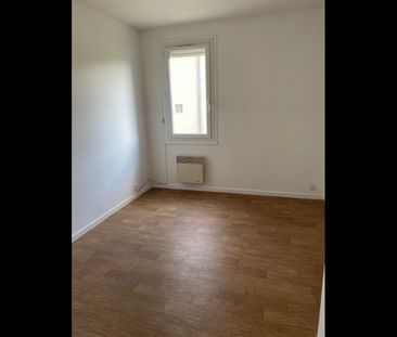 Location Appartement 3 pièces 64 m² Saint-Benoît-du-Sault - Photo 2