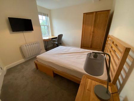 4 Bed Student Accommodation - Photo 3