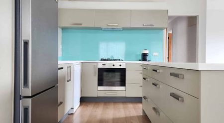 Spacious Family Home in Popular Merrilands - Photo 5