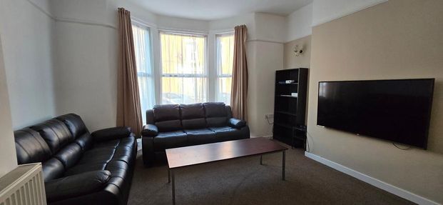 6 bedroom house to rent - Photo 1