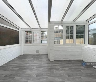 3 bedroom terraced house to rent - Photo 4