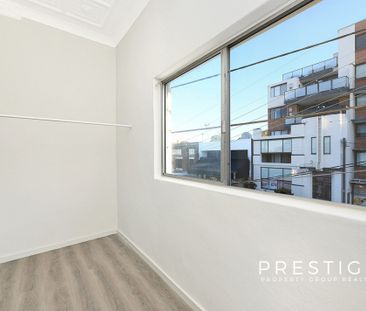 RENOVATED FLAT SECONDS AWAY FROM ARNCLIFFE STATION! - Photo 5