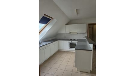 Een centraal gelegen appartement met terras - Photo 2