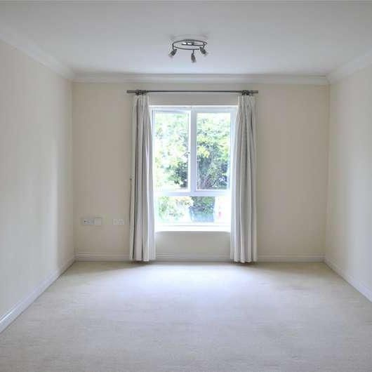Woodcote Road, Wallington, SM6 - Photo 1
