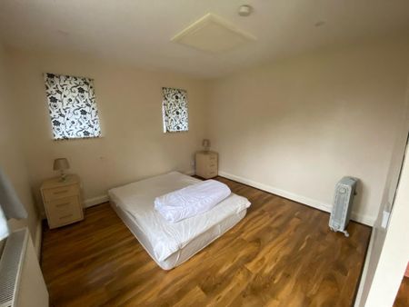 Studio to rent - Photo 3