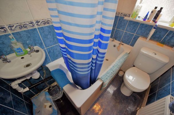 2 bedroom House in Manor Avenue, Leeds - Photo 1