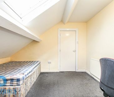 5 bed Semi-Detached House for Rent - Photo 4