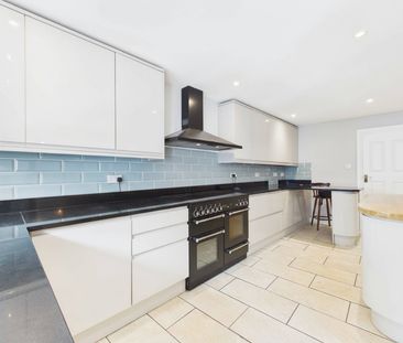 5 bedroom House in Mafeking Road, Staines-upon-Thames - Photo 6