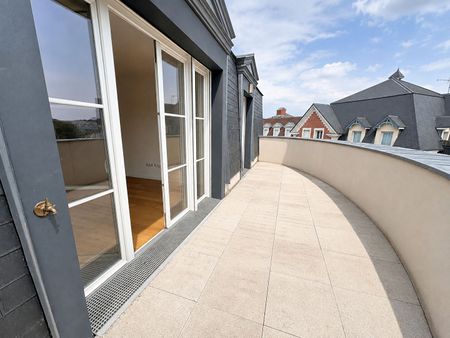 LE PLESSIS ROBINSON/Coeur de Ville – Appartement 4 pièces 79.33 m² + terrasse de 14,89 m² - Photo 2