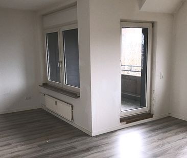 Ansprechende DG Wohnung 3 Zimmer mit Balkon - Photo 2