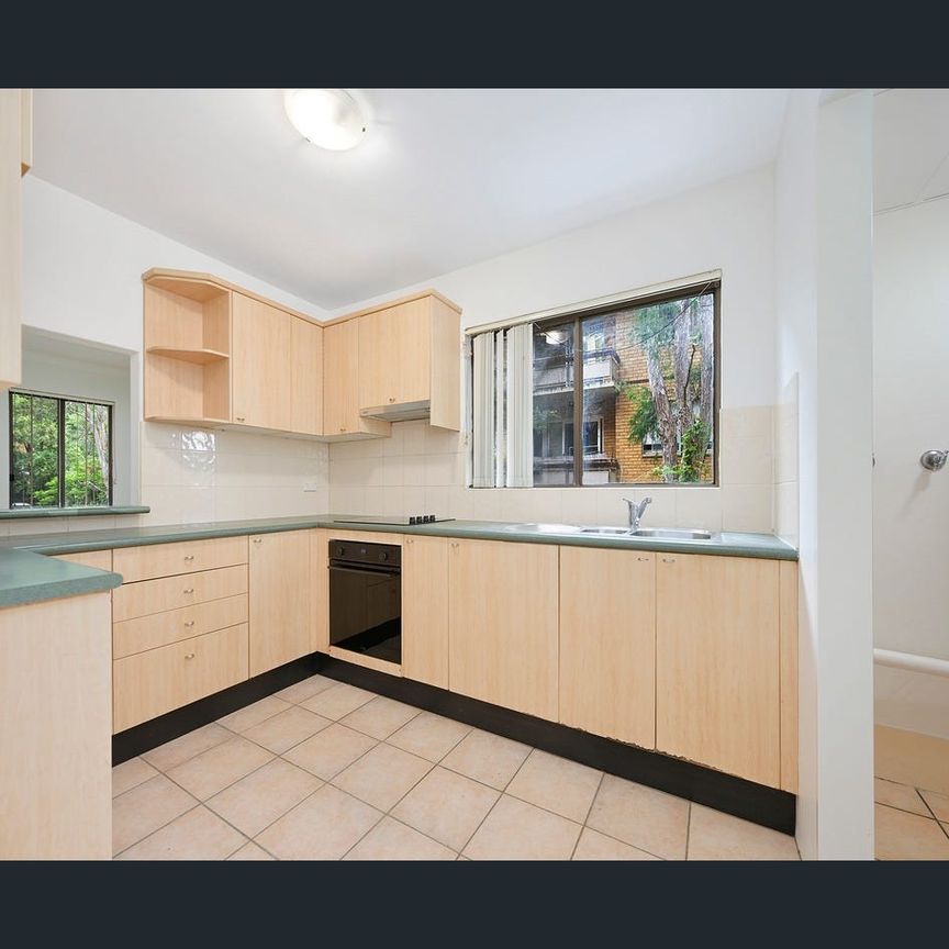 Convenient & Spacious 3-Bedroom Apartment - Photo 1