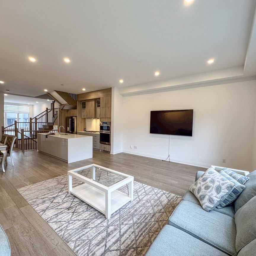 For Lease - 22 Direzze Court, Richmond Hill, Ontario - Photo 1