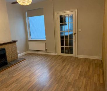 2 bedroom end of terrace house to rent - Photo 2