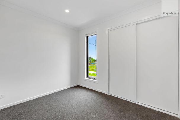 127 Lakeridge Drive, Wollert VIC 3750 - Townhouse For Rent | Domain - Photo 1