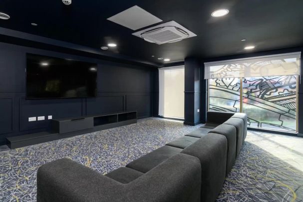 Platinum Studio - Photo 1