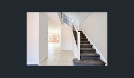 Spacious Townhouse close to all amenities - Photo 2