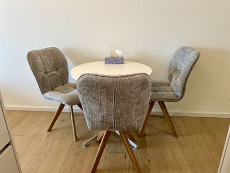 Grünblick Viertel Zwei – Voll möblierte 2-Zimmer-Wohnung im 15. Stock mit Balkon & Fernblick - Photo 3