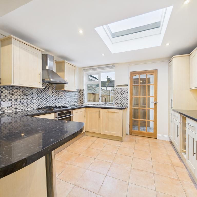 2 bedroom terraced house to rent - Photo 1