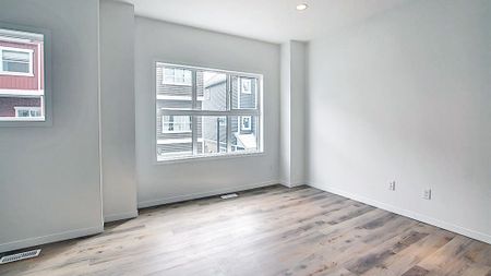 Elegant Townhouse With Dual Master Suites In Nolan Park. - Photo 5