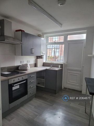 3 bedroom end of terrace house to rent - Photo 5