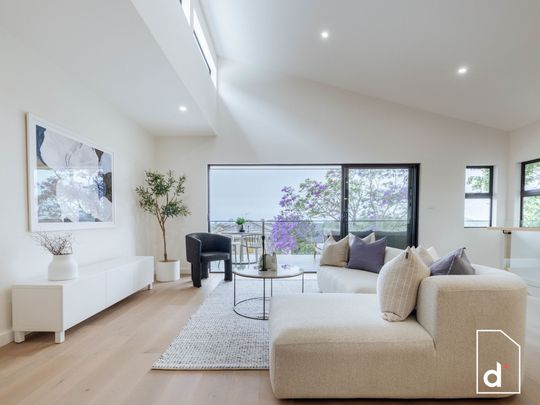 Effortless Elegance Meets Relaxed Coastal Comfort - Photo 1