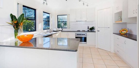 Spacious 3-Bedroom Home! - Photo 2