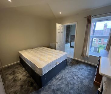 3 bedroom terraced house to rent - Photo 2