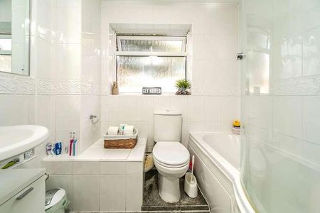 Valerie Court, Bath Road, Reading, RG1 - Photo 3