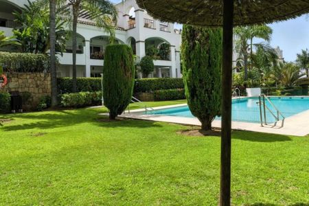 Luxury Flat for rent in The Golden Mile, Marbella, Andalusia - Photo 2