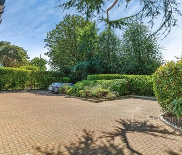 4 bedroom house to rent Duchess Court, Weybridge, Surrey, KT13 - Photo 2