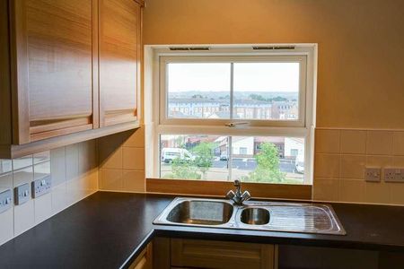 Bache House, Swindon, Wiltshire, SN25 - Photo 2