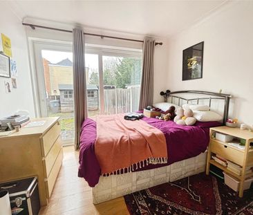 Harvest Road, Englefield Green, Egham, Surrey, TW20 0QS - Photo 4