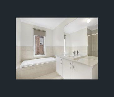 Enormous Living in Convenient Locale - Photo 4