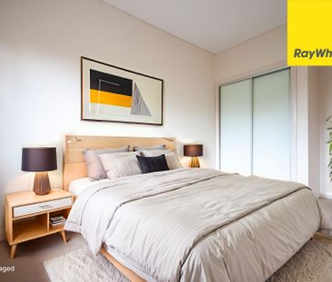 CONTEMPORARY THREE BEDROOM TOWNHOUSE IN MOST SOUGHT AFTER LOCATION - Photo 2