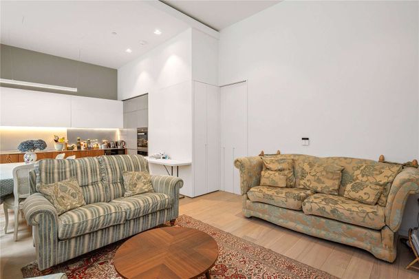 A stunning split level two bedroom apartment in the popular Barts Square. - Photo 1