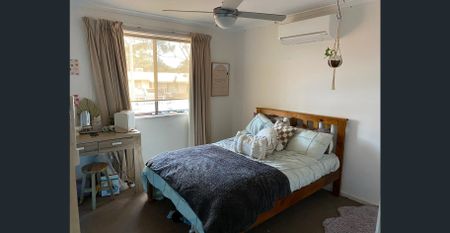 3 bedroom 1 bathroom home with a pool - Photo 3