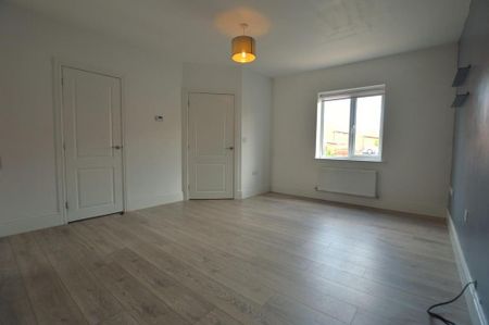 3 bedroom semi-detached house to rent - Photo 4