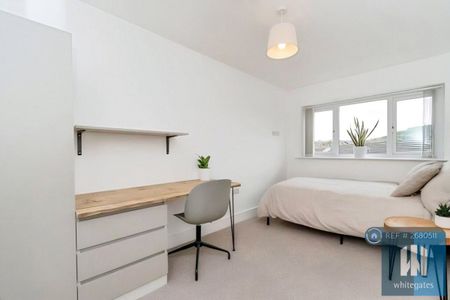 Bellcote Drive, Moldgreen, Huddersfield, HD5 - Photo 2