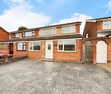4 bedroom semi-detached house to rent - Photo 2